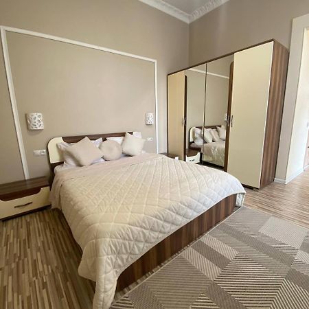Bright Apartment In The Very Centre Lvov Exteriér fotografie