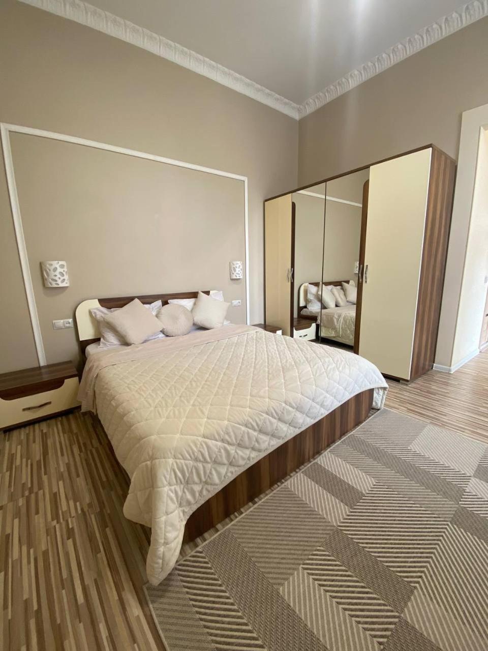 Bright Apartment In The Very Centre Lvov Exteriér fotografie