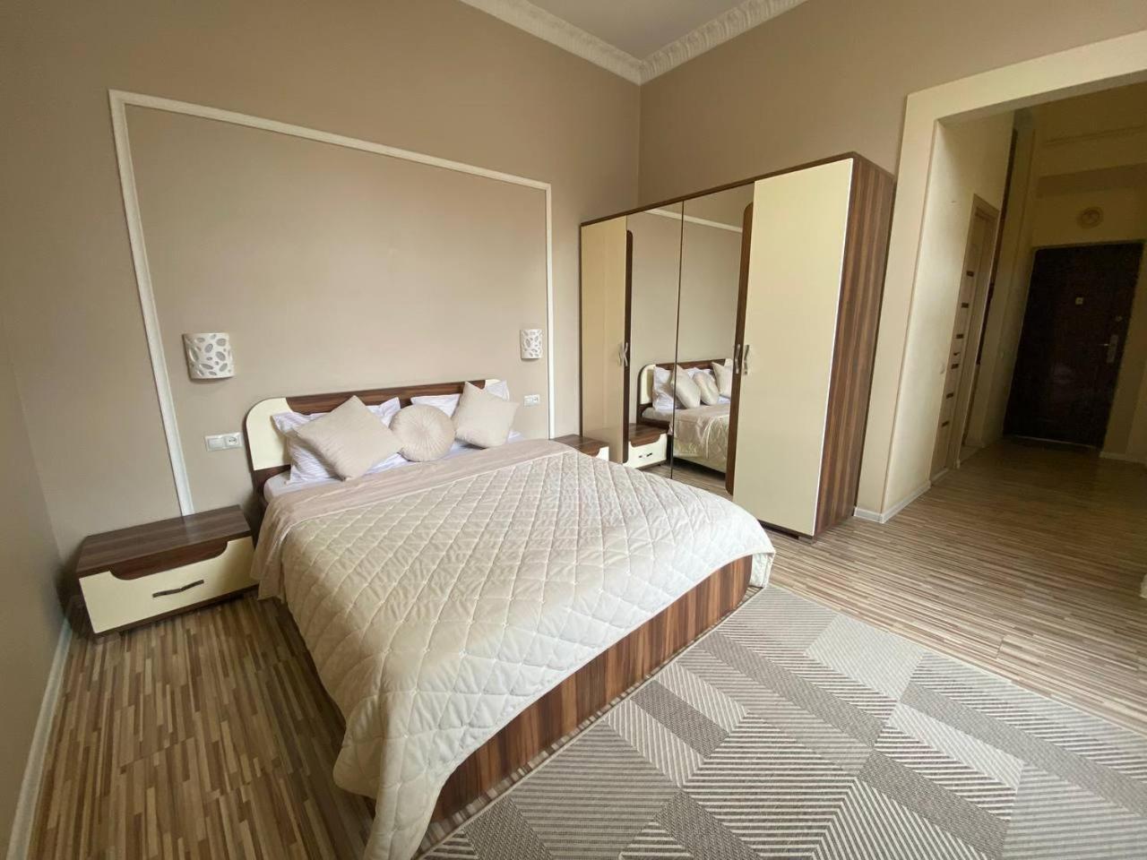 Bright Apartment In The Very Centre Lvov Exteriér fotografie